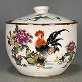 Traditionell kinesisk vas tillverkad under Qianlong-perioden av Qing-dynastin, en burk med lock och ett lock med ett mönster av lycka och lycka, vardagsrumsbordsdekoration