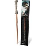 Tonåringar Maskerad Noble Collection Harry Potter Wand in a Standard Windowed Box