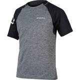 Endura Sport-BH:ar - Träningsplagg Kläder Endura Singletrack Short Sleeve MTB Jersey Men - Pewter Grey