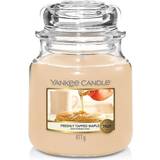 Yankee Candle Freshly Tapped Maple Medium Doftljus 411g