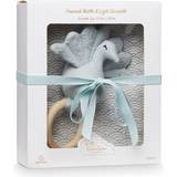 Cam Cam Copenhagen Gift Box w. Printed Swaddle and Peacock Rattle Grey Wave