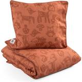 Sebra Röda Textilier Sebra Bed Linen Baby Forest Dark Amber 70x100cm
