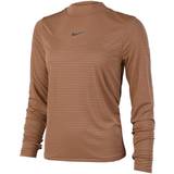 Nike Bruna - Dam T-shirts Nike Dri-FIT Run Division Long-Sleeve Running Top Women - Archaeo Brown/Pink Oxford