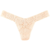 Hanky Panky Daily Lace Low Rise Thong - Vanilla