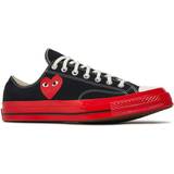 Converse Herr - Röda Sneakers Converse x Comme des Garçons PLAY Chuck 70 Low Top - Black/Red/Egret
