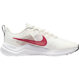 Vita Löparskor Nike Downshifter 12 W - Phantom/White/Bright Crimson/University Red