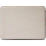 Beige Surfplattaskal Decoded Macbook 16" Leather Frame Sleeve Clay