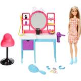 Barbiedocka Barbie Lekset med Barbie-docka och hårsalong, långt hår som kan ändra färg, klänning med hundtandsmönster, 15 stylingtillbehör, HKV00
