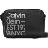 Axelremsväskor på rea Calvin Klein Crossbody Bags black black