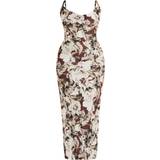 46 - Blommiga - Långa klänningar PrettyLittleThing Printed Plisse Cowl Neck Maxi Dress Plus Size - Brown