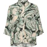 Soaked in Luxury Blusar Soaked in Luxury Sllivinna Blouse - Loden Green Marble Print