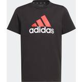 Överdelar adidas T-Shirt Kinder schwarz/rot mit grossem Logo