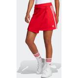 4 Kjolar adidas Adicolor Classics 3-Stripes Short Wrapping Skirt Better Scarlet
