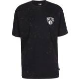 Brooklyn Nets T-shirts New Era Washed Pack Graphic Tee Br, Male, Kläder, T-shirt, Svart