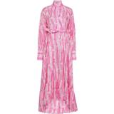 Dam - Långa klänningar - Lös Patou Maxi Tiered Dress in Printed Organic Cotton - Art Deco Pink