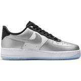 Nike Silver Sneakers Nike Air Force 1 '07 SE W - Metallic Silver/Black/White
