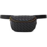 Svarta Midjeväskor Bottega Veneta Padded Intrecciato Belt Bag - Black