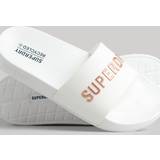 Superdry Pumps Superdry Kodlogotyp för kvinnor Vegan Pool Slide Flip-Flop, Optisk metallisk