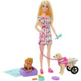 Barbies Leksaker Barbie med två hundar och husdjurstillbehör, en hund i löstagbar rullstol med rullande hjul, set med mer än tio delar, HTK37