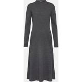 Moncler Gråa Klänningar Moncler Ribbed-knit wool blend midi dress grey