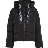 Calvin Klein Dam - Quiltade jackor Ytterkläder Calvin Klein Logo Tape Short Puffer Jacket BLACK