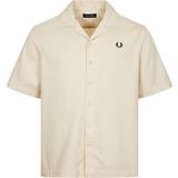Fred Perry Skjortor Fred Perry Short Sleeve Revere Collar Shirt Oatmeal Beige