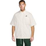 Nike Skjortor Nike Men's Club Short-Sleeve Oxford Button-Up Shirt in White, FN3902-133
