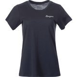 Bergans Dam T-shirts & Linnen Bergans Rabot Emblem Wool Tee Women Navy Blue, XS, Navy Blue