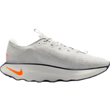 Nike 14 Promenadskor Nike Motiva M - Sail/Platinum Tint/Light Iron Ore