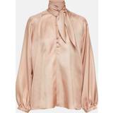 Max Mara Dunkappor & Vadderade kappor Kläder Max Mara Bow-embellished silk blouse pink