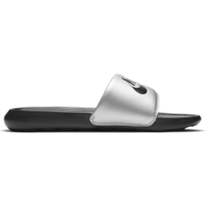 Nike 45 ⅓ - Dam Tofflor & Sandaler Nike Victori One - Black/Metallic Silver