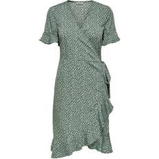 Korta klänningar - Volanger Kläder Only Olivia Wrapped Dress - Green/Chinois Green