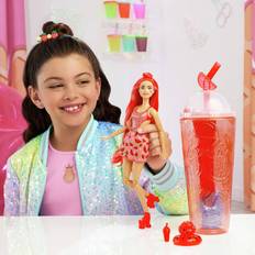 Barbie Leksaker Barbie Pop Reveal-docka i fruktserien, vattenmelontema med 8 överraskningar, bland annat husdjur och tillbehör, Slime, doft- och färgförändring, HNW43