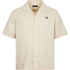 Fred Perry Skjortor Fred Perry Short Sleeve Revere Collar Shirt Oatmeal Beige