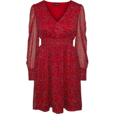 Blommiga - Korta klänningar - Röda Pieces Mynte Short Dress - Barbados Cherry