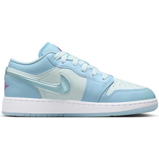 Nike Blåa Sneakers Barnskor Nike Air Jordan 1 Low SE GS - Aquarius Blue/Glacier Blue/Hyper Violet/Aquarius Blue