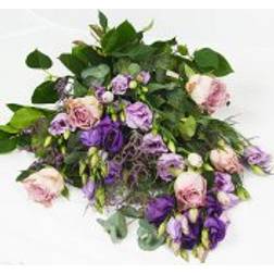 Blommor till begravning & kondoleanser The Florist's Choice Purple Blandade blommor